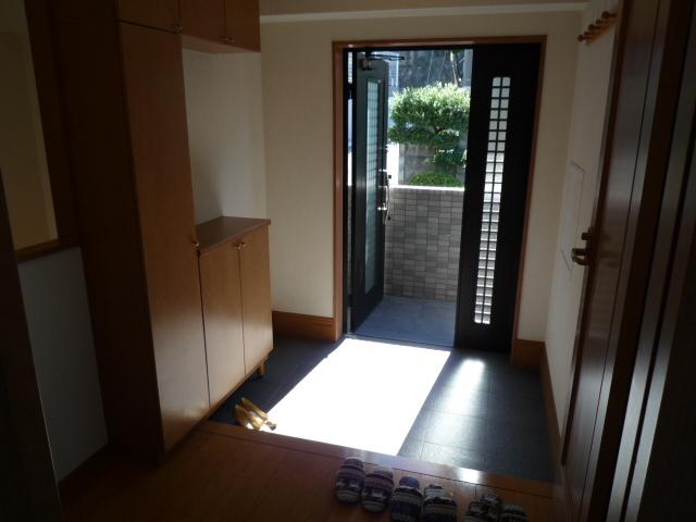 Entrance. Local (September 2013) Shooting