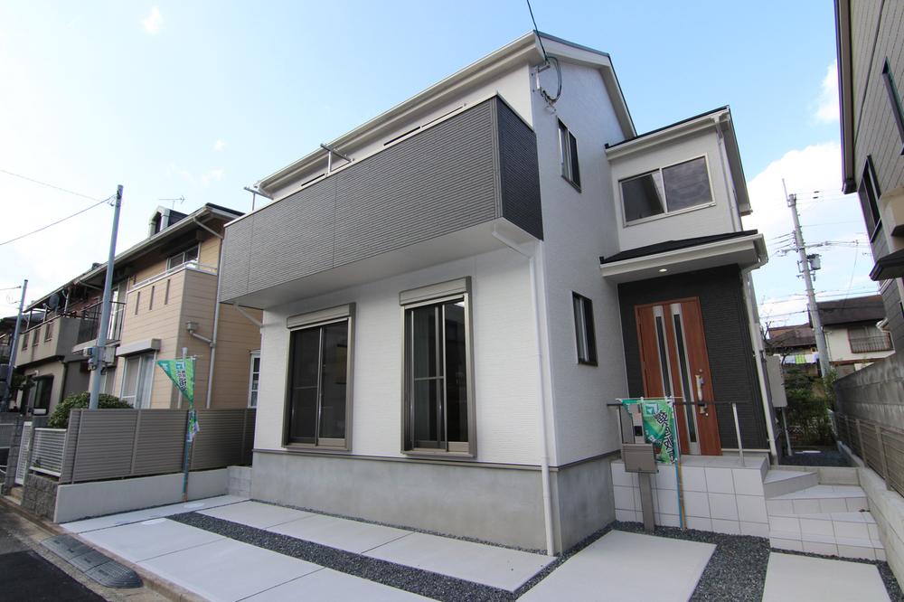 Local appearance photo. Local (11 May 2013) Shooting