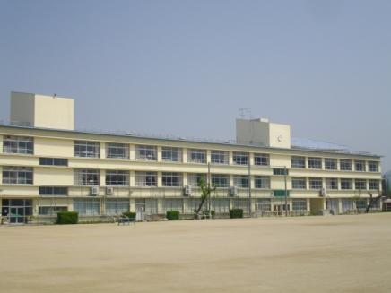 Primary school. 850m until the Municipal Yangming Elementary School