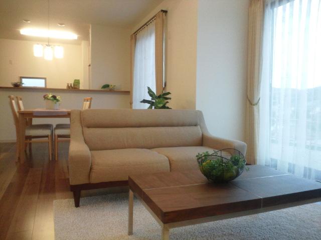 Other local. Our construction case south-facing bright living ・ dining. 