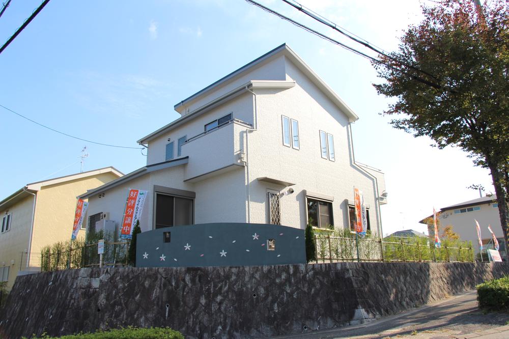 Local appearance photo. Child-rearing generation of many New Town.  Carefree likely to be growth. 