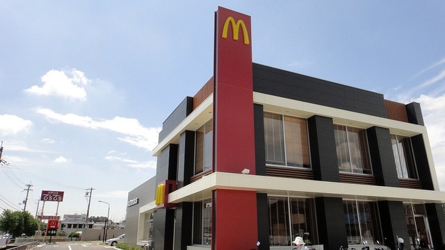 restaurant. 850m to McDonald's River Nishikamo store (restaurant)