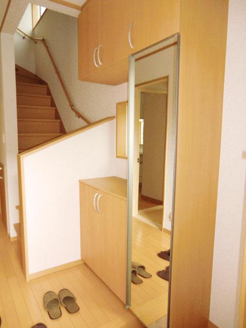 Same specifications photos (Other introspection). Same specifications photos (entrance)