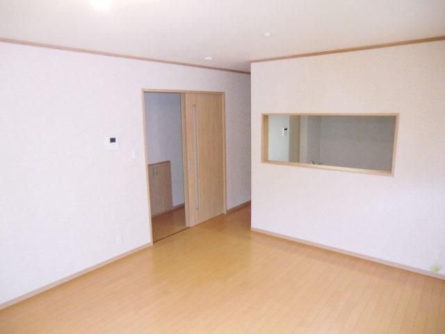 Same specifications photos (living). Same specifications photos (living) Bright living room sun by inserting on the south-facing! 