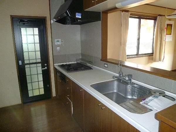 Kitchen. Counter kitchen overlooking the living room