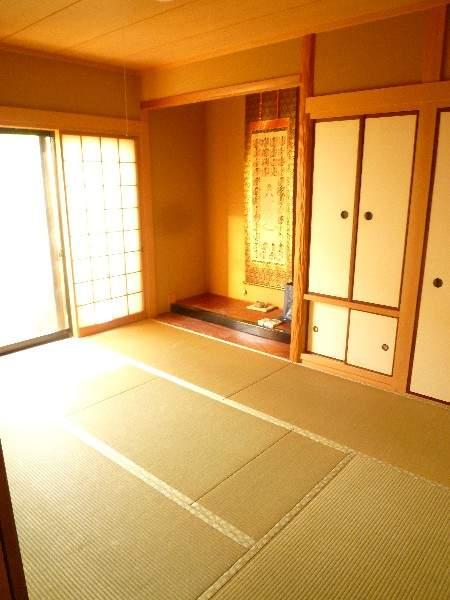 Non-living room. Sunny Japanese-style
