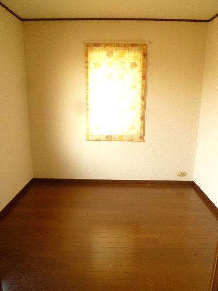 Receipt. About 4.5 Pledge closet space