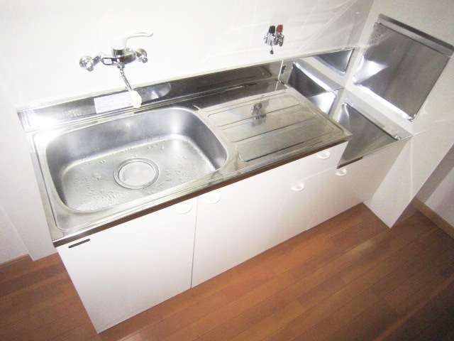 Kitchen. Gas stove can be installed