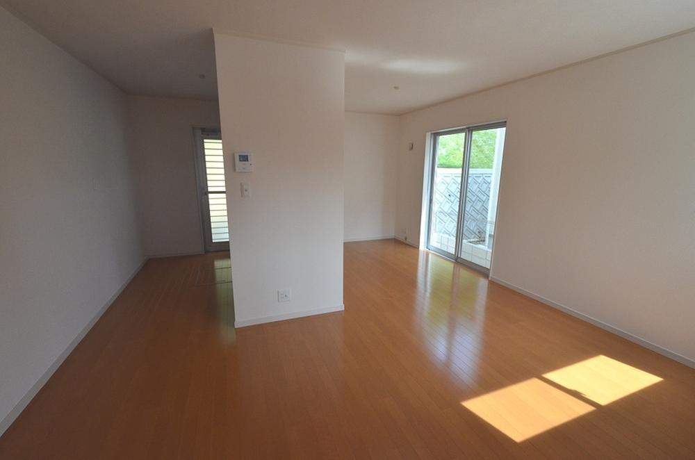 Same specifications photos (living). Living example of construction photos of