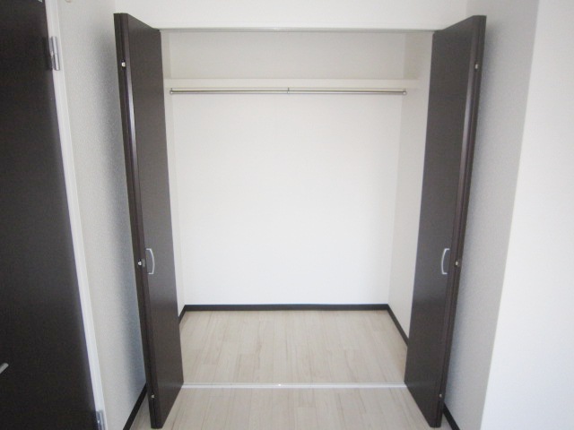 Receipt. Long closet clothes are also multiplied by a breeze of the Court, etc.