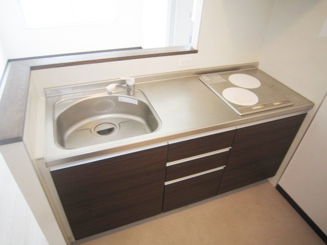 Kitchen. IH2 neck kitchen cleaning is also easy travel