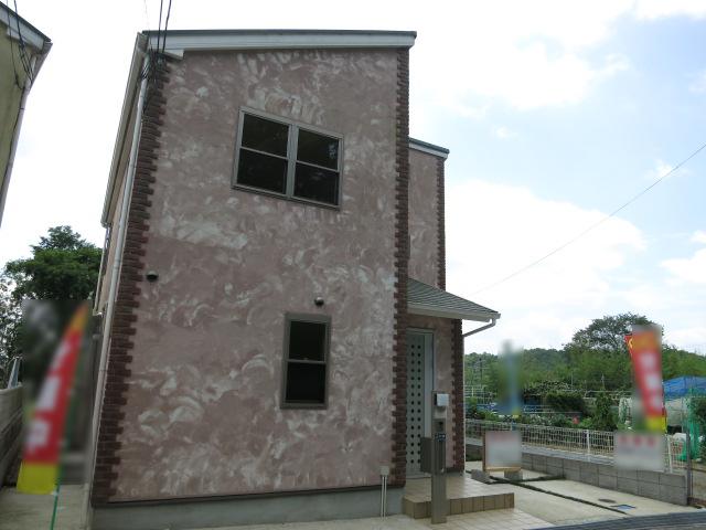 Local appearance photo. Property appearance (from the northeast side)