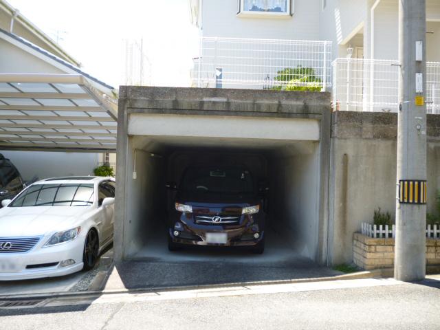 Parking lot. Garage digging