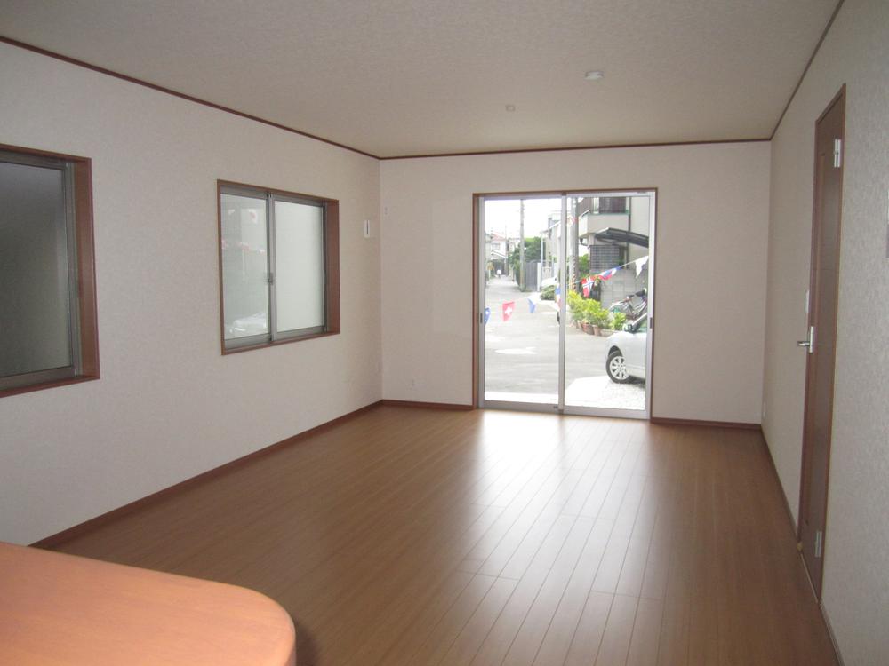 Same specifications photos (living)