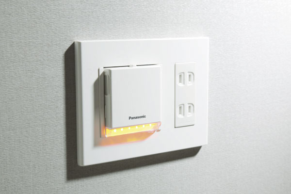 Other.  [Footlights (security lighting)] And it detects the amount of light hallway, It becomes dark, the foot lights automatically light up. In an emergency it can also be used as a flashlight and remove (same specifications)
