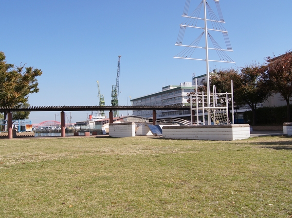 The very next local has spread is a Spatter kid Bridge, which is also the symbol of Kobe Harborland "Spatter kid open space" and "Harborland park"