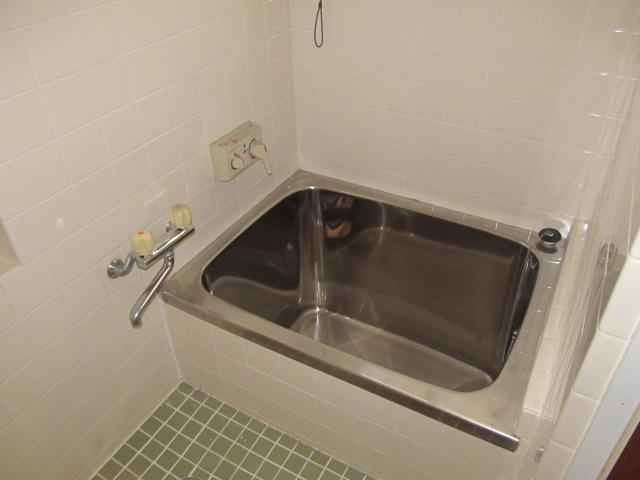 Bathroom. (December 2013) Shooting