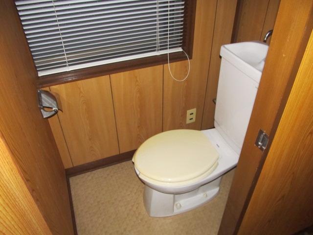 Toilet. (December 2013) Shooting