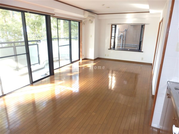 Living and room. 12 Pledge