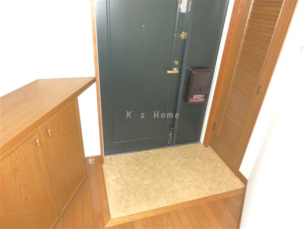 Entrance. With shoe box