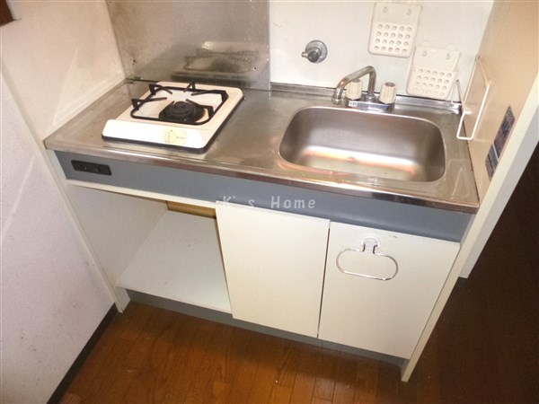 Kitchen. With gas stove