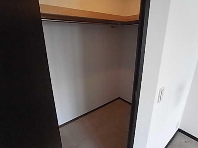 Receipt. Spacious walk-in closet