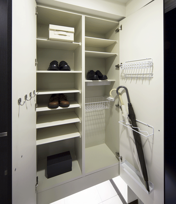 Receipt.  [Multi-function shoe box] Thor type of shoe box that can be plenty of storage. Family of shoes, of course, Convenient pouch or tray to accommodate such as umbrella and seal, Hook is a rich specification that was standard equipment, etc. ※ C ・ I ・ K ・ Except for the M type (same specifications)