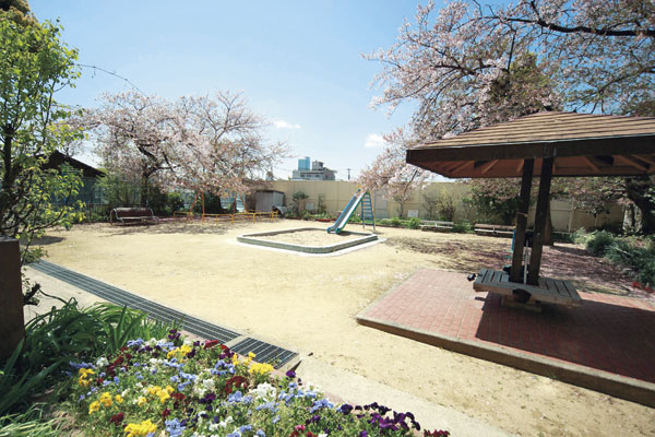 Surrounding environment. Nishitani park (a 1-minute walk ・ About 80m)