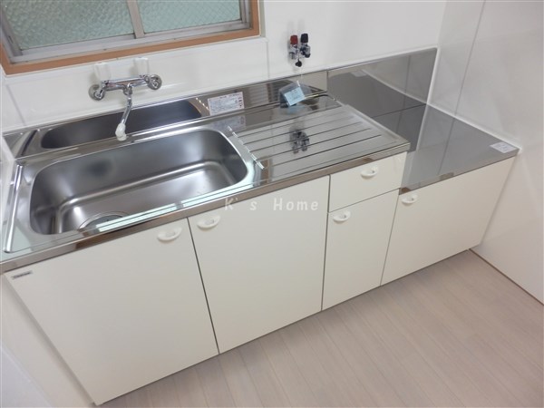 Kitchen. Gas stove installation Allowed