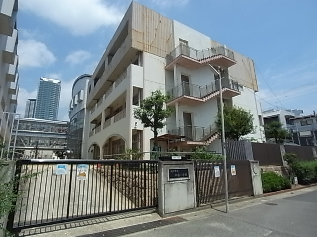 Primary school. 400m to the center primary school (elementary school)