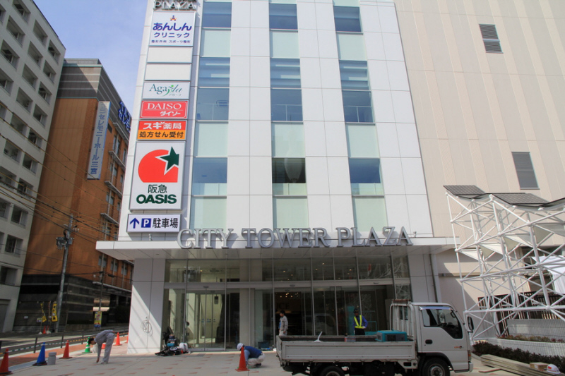 Supermarket. 500m to Hankyu Oasis (super)