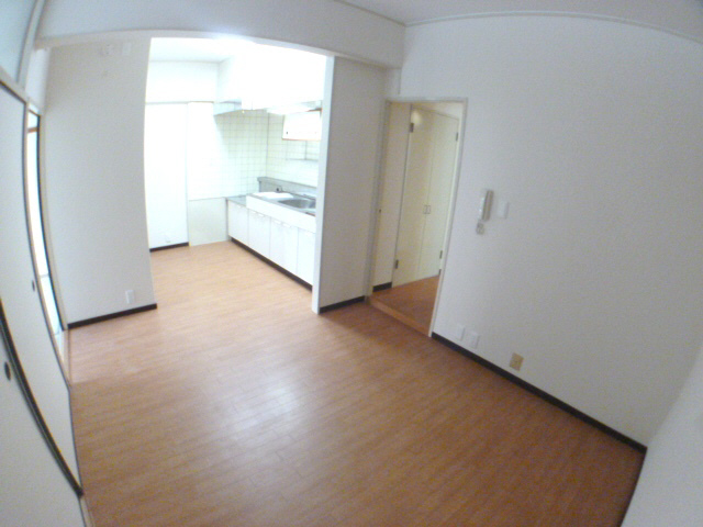 Living and room. Is a photograph of the other rooms, but please look at the reference.