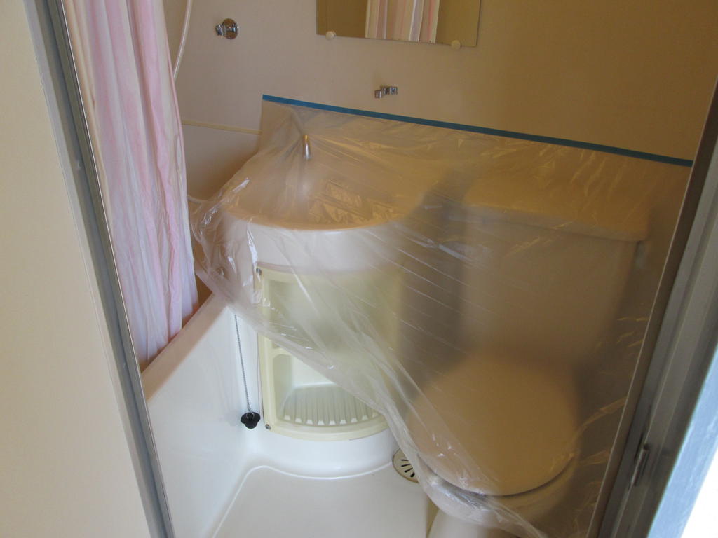 Bath. 3-point unit is a bus.