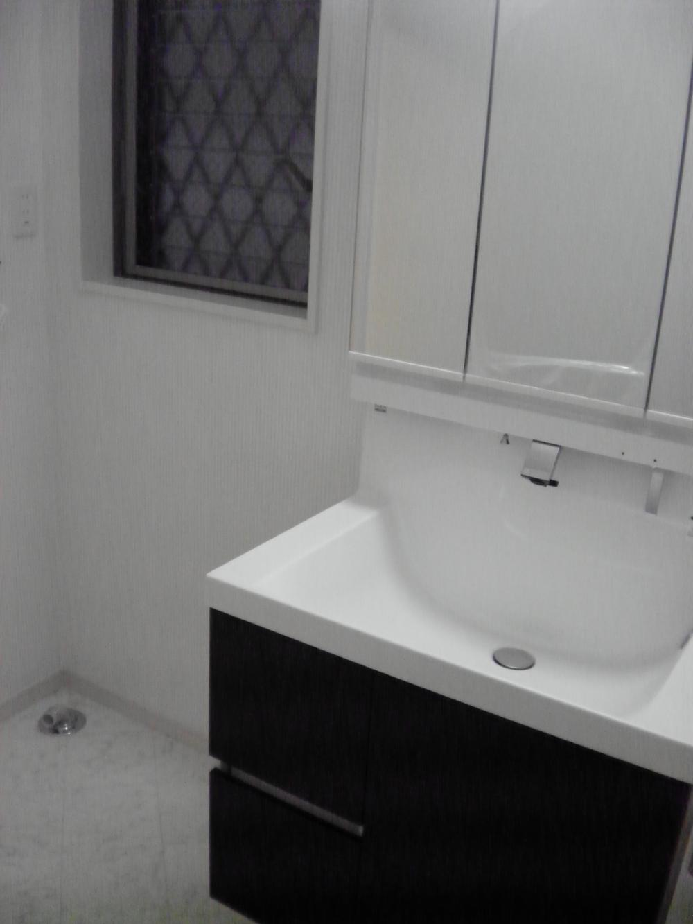 Wash basin, toilet. Indoor (12 May 2013) Shooting