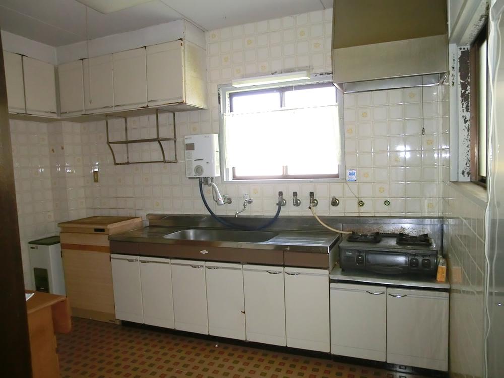 Kitchen. Room (May 2013) Shooting