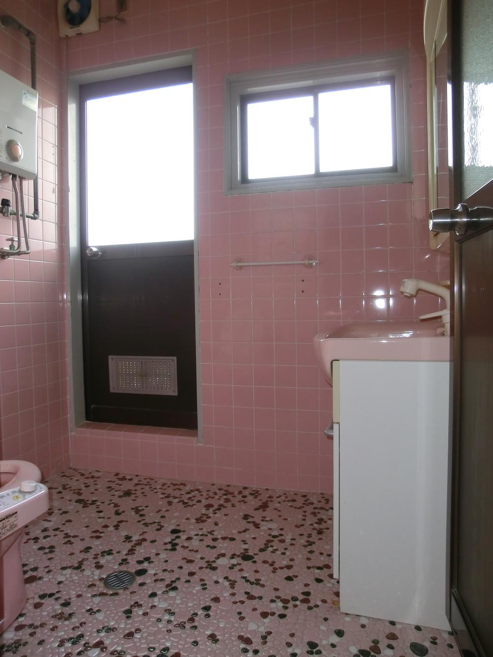 Toilet. Second floor toilet ・ Wash