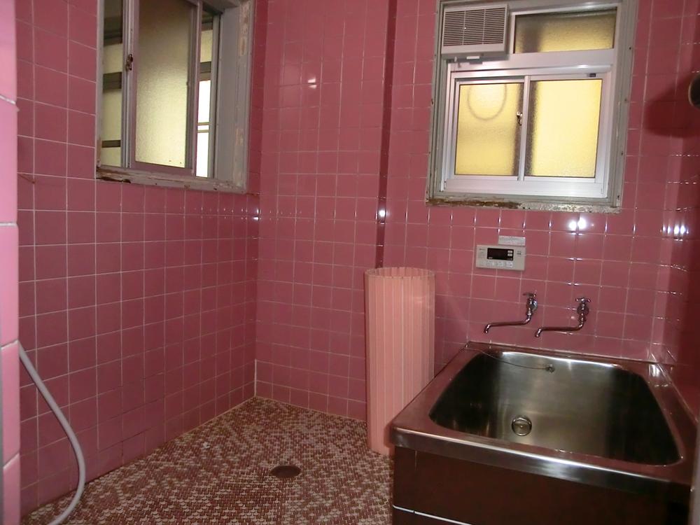 Bathroom. Room (May 2013) Shooting