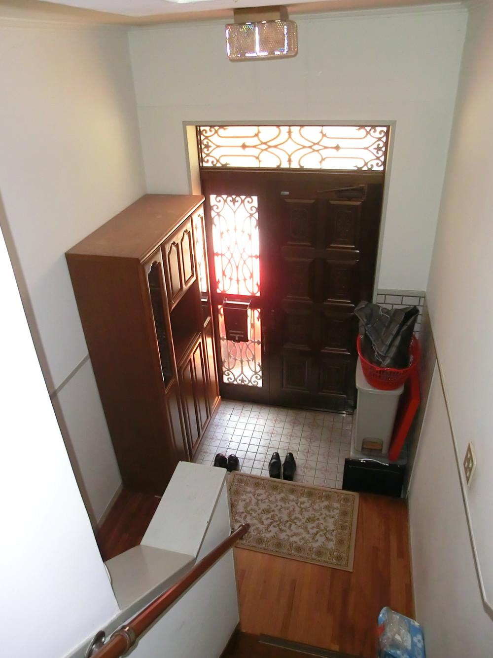 Entrance. Local (May 2013) Shooting