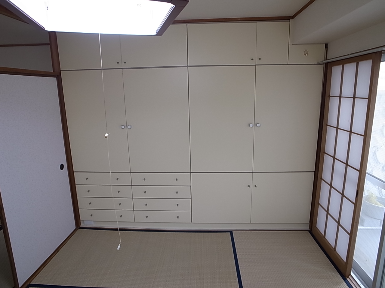 Receipt. Wall-to-wall structure attached storage