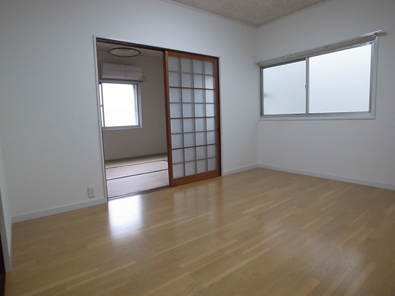 Living and room. Beautiful flooring