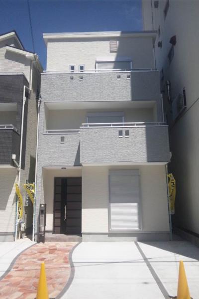 Local appearance photo. Bright south-facing building.