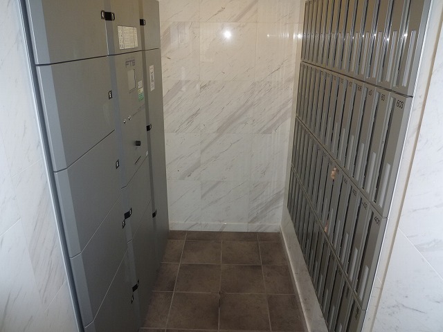 Other Equipment. Courier BOX