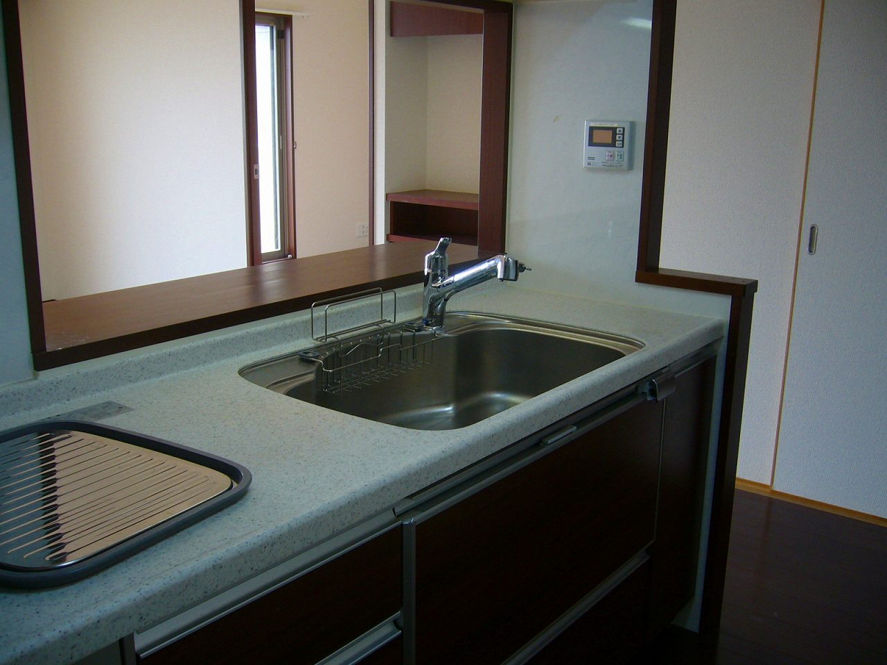 Kitchen. System is a kitchen glass top 3-neck