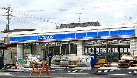 Convenience store. 200m to Lawson (convenience store)