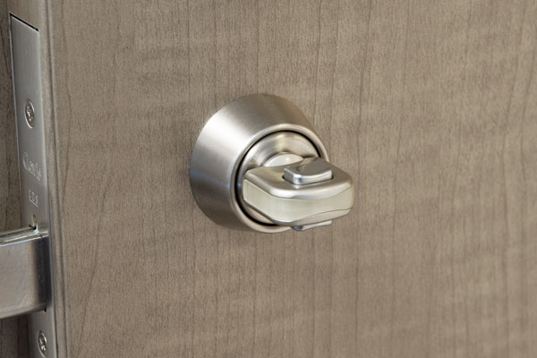 Security.  [Security thumb turn] Thumb turn of the push and turn type as a countermeasure to the incorrect lock has been adopted, such as a thumb-turn once (same specifications)
