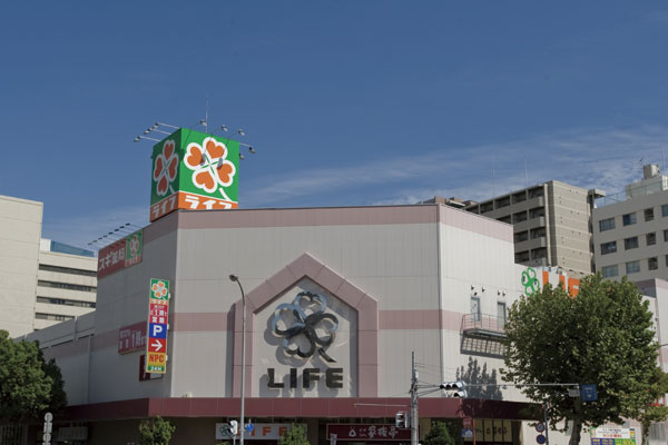 Surrounding environment. life Kobe Station store (a 12-minute walk ・ About 910m)