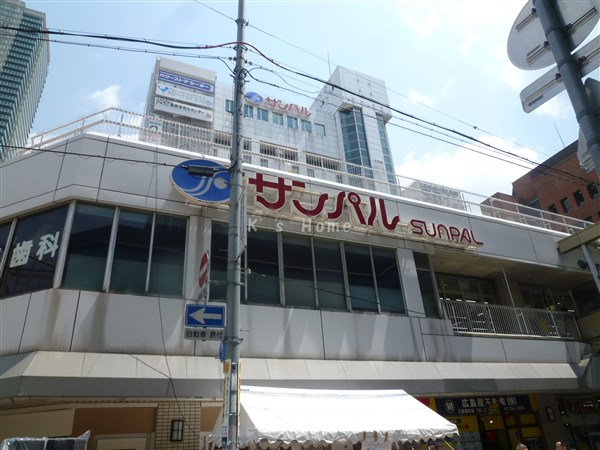 Shopping centre. Sanparu until the (shopping center) 560m