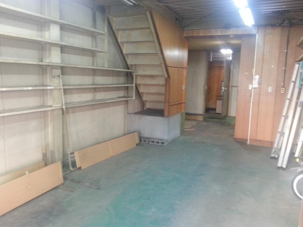 Non-living room. Indoor (10 May 2013) Shooting