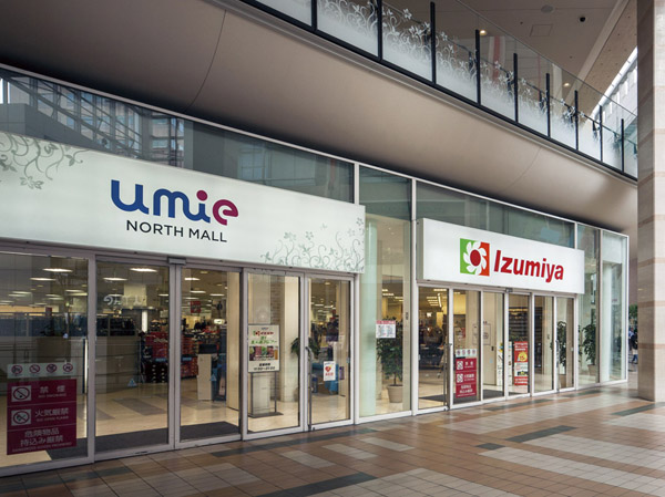 Izumiya Kobe Harborland store (about 430m / 6-minute walk)