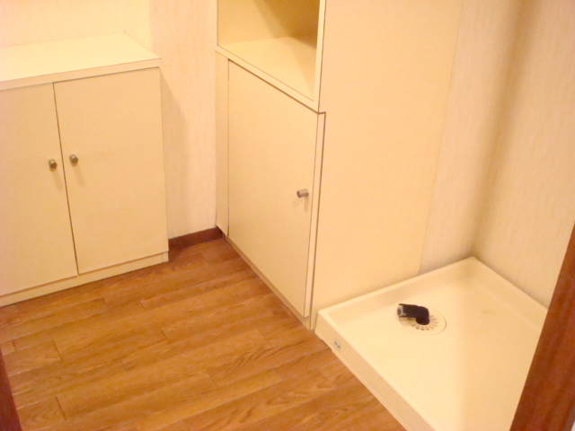 Washroom. Washbasin 2